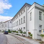 Fuerstlich Wohnen Am Circus Mit Blick Zur Granitz Apartment *