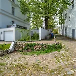 Fuerstlich Wohnen Am Circus Mit Blick Zur Granitz Appartement Putbus