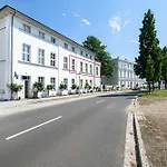 Apartment Fuerstlich Wohnen Am Circus Mit Blick Zur Granitz *