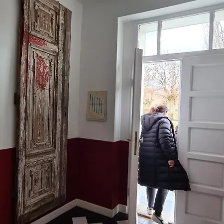 Fuerstlich Wohnen Im Obergeschoss 公寓 *