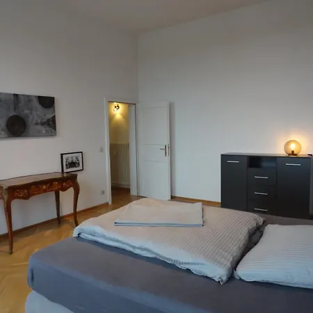 Fuerstlich Wohnen Im Obergeschoss بوتبوس