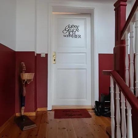 شقة Fuerstlich Wohnen Im Obergeschoss بوتبوس