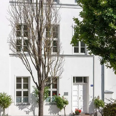 Apartment Fuerstlich Wohnen Am Circus Mit Blick Zur Granitz *