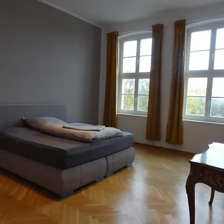 Fuerstlich Wohnen Im Obergeschoss شقة بوتبوس