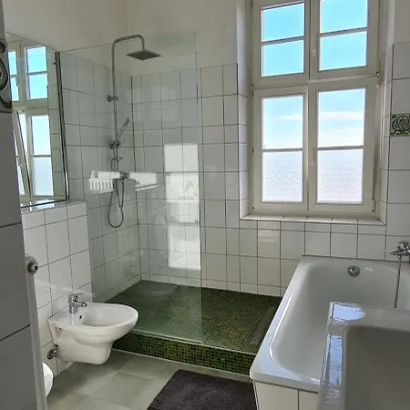 Fuerstlich Wohnen Im Obergeschoss بوتبوس