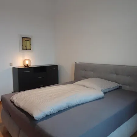 Fuerstlich Wohnen Im Obergeschoss Apartman