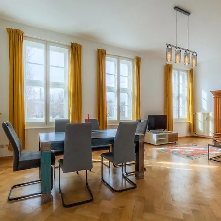 Apartamento Fuerstlich Wohnen Am Circus Mit Blick Zur Granitz *