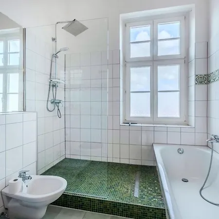 Apartamento Fuerstlich Wohnen Am Circus Mit Blick Zur Granitz *