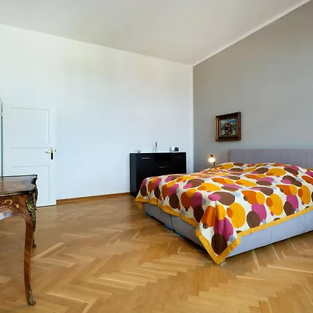 Fuerstlich Wohnen Am Circus Mit Blick Zur Granitz * Putbus