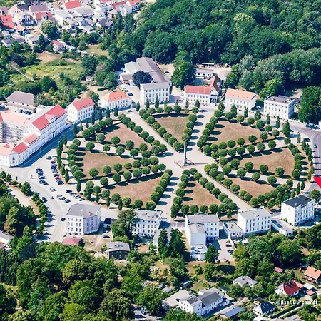 Fuerstlich Wohnen Am Circus Mit Blick Zur Granitz Putbus