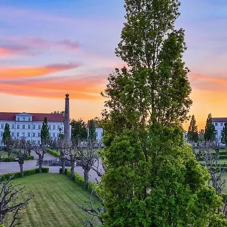 Apartamento Fuerstlich Wohnen Am Circus Mit Blick Zur Granitz Putbus