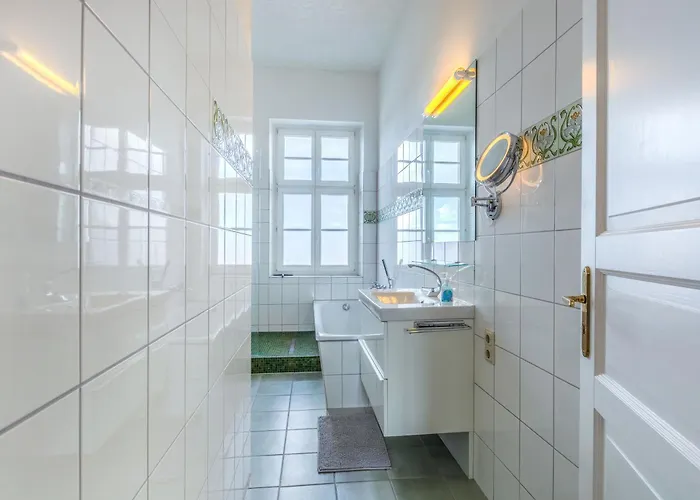 Fuerstlich Wohnen Am Circus Mit Blick Zur Granitz شقة