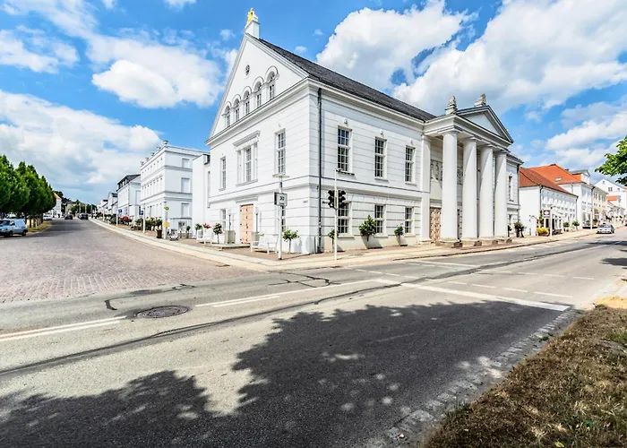 شقة Fuerstlich Wohnen Am Circus Mit Blick Zur Granitz